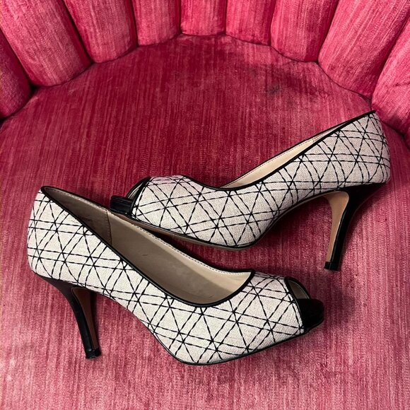 Coach and Four Cream and Black Fabric Peep Toe Heels - Women's Size 7 - Picture 7 of 7